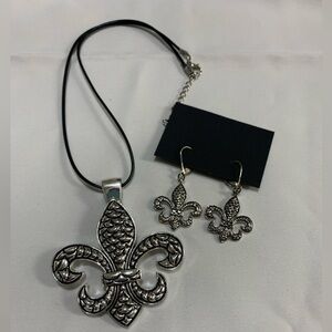 NWOT Vintage Fluer-de-lis Necklace & Earrings Set